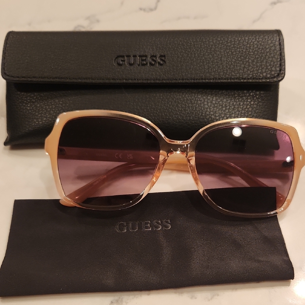 Guess Women's Sunglasses with Gold Frame and Brown Lenses